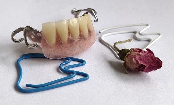 Răng giả acrylic có thể tháo rời được chữa khỏi nóng