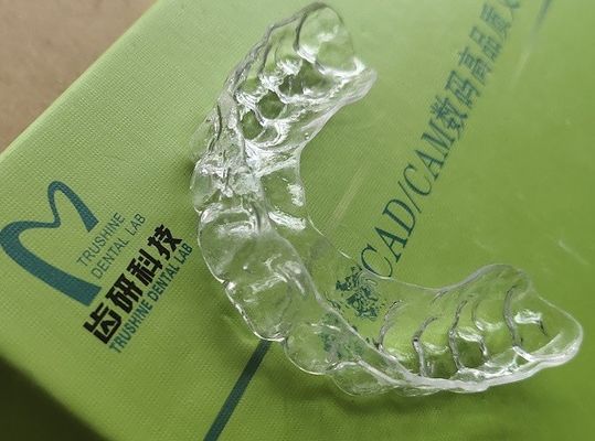 Bảo vệ ổn định vòm hàm trên bằng acrylic cứng cho chứng Bruxism